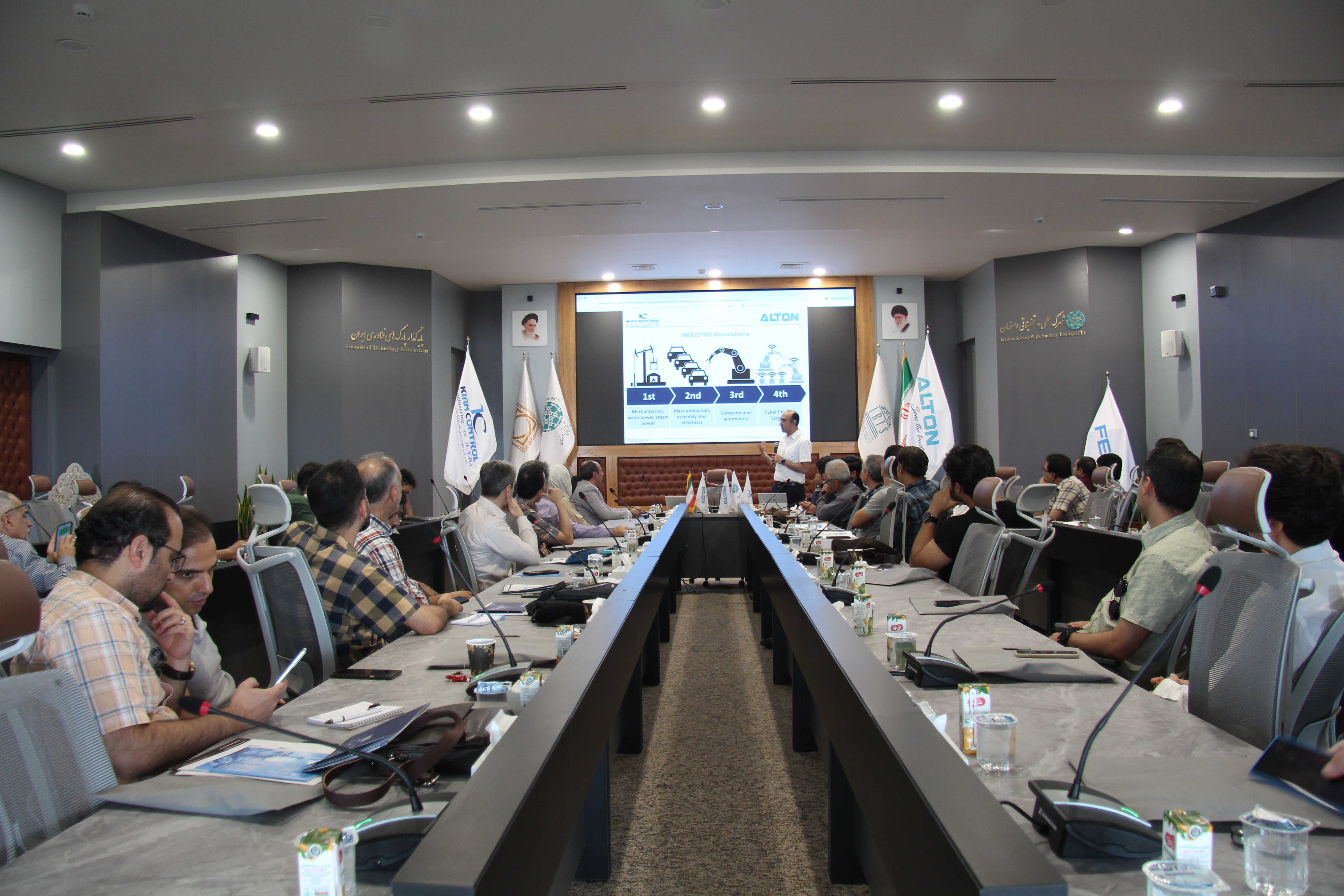 سمینار آموزشی ایمنی در سیستم های هیدرولیک و پنیوماتیک